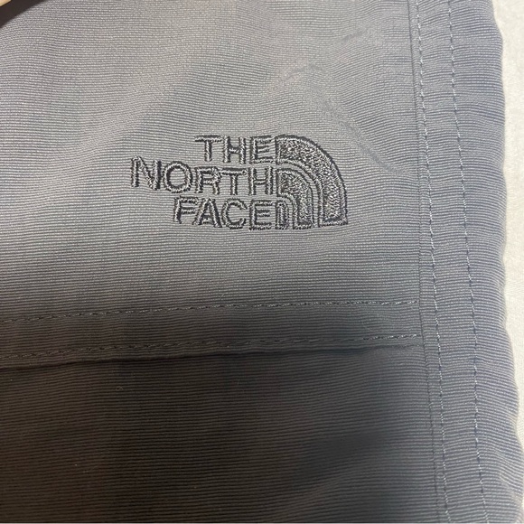 The North Face Womens size 6 Khaki Gray Cargo Hiking Shorts 6.5 inch lightweight - Picture 12 of 13